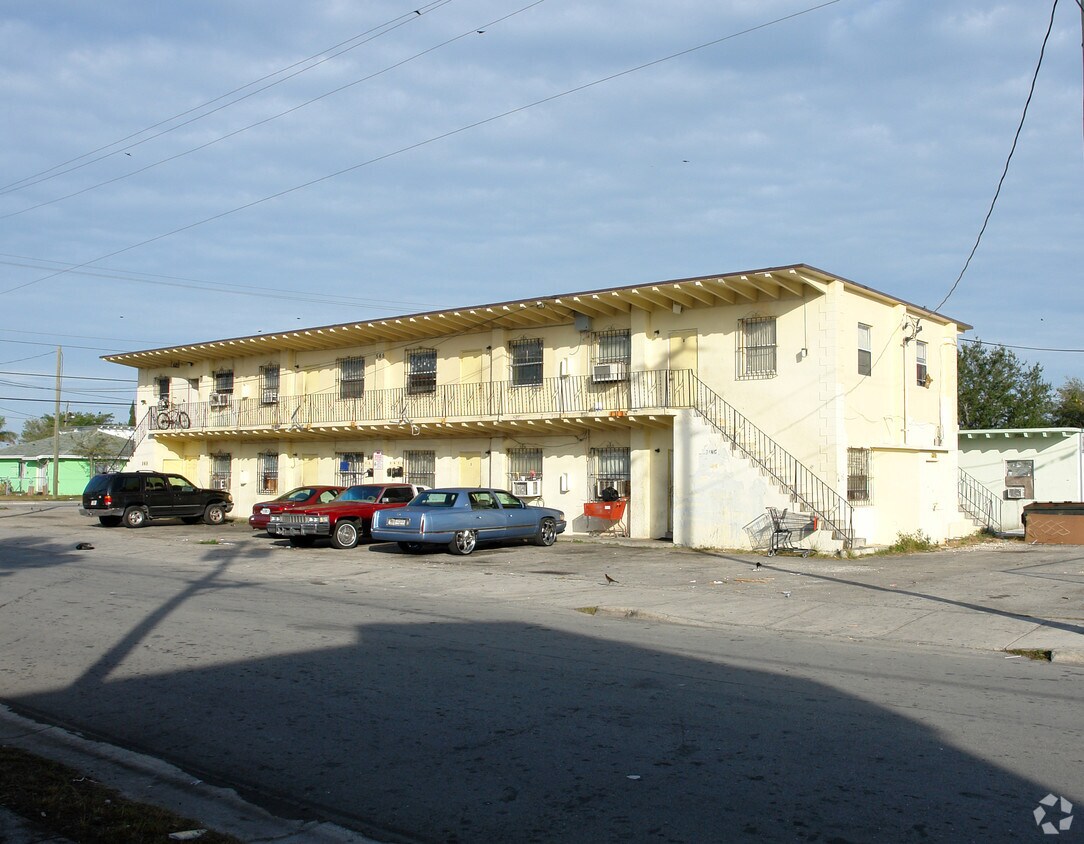 Primary Photo - 565 SW 6th St