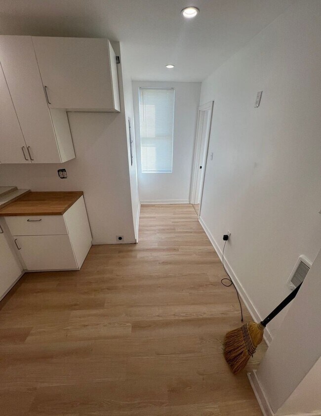 Foto del edificio - All Utilities INCLUDED - 6 Rooms for Rent - $450/mo -$800/mo