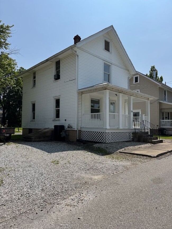 Building Photo - 129 Diamond St