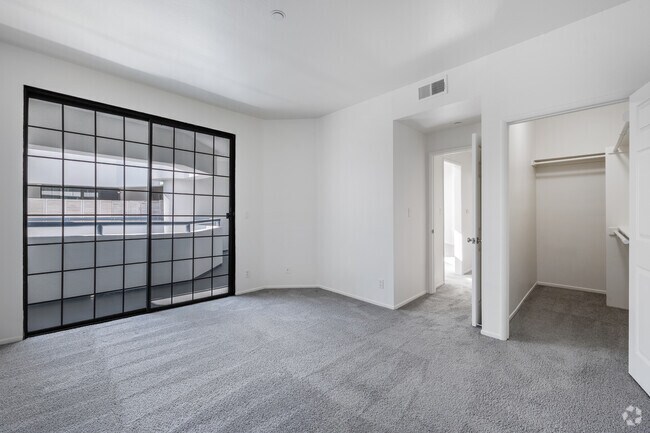 Dormitorio de 1 habitación y 1 baño - 79 m² - 4800 Sepulveda Blvd.
