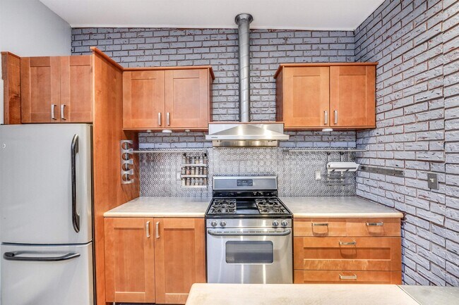 Building Photo - 519 Monroe St