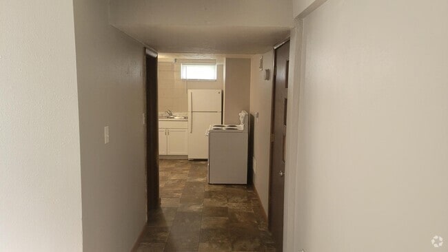 Building Photo - 501 Elm Ave