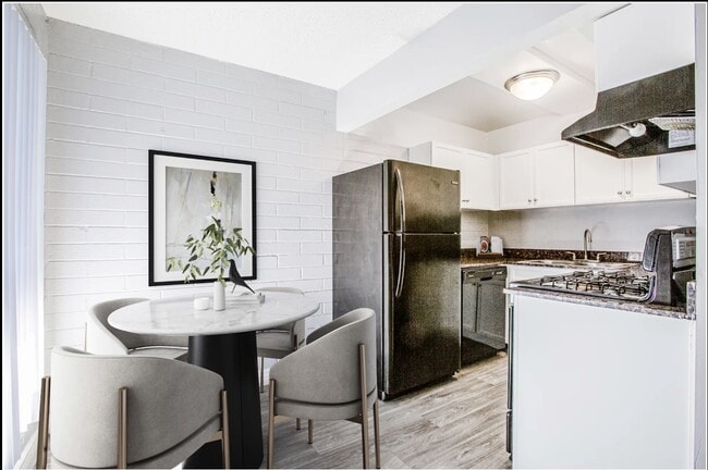 Building Photo - Radius Apartments