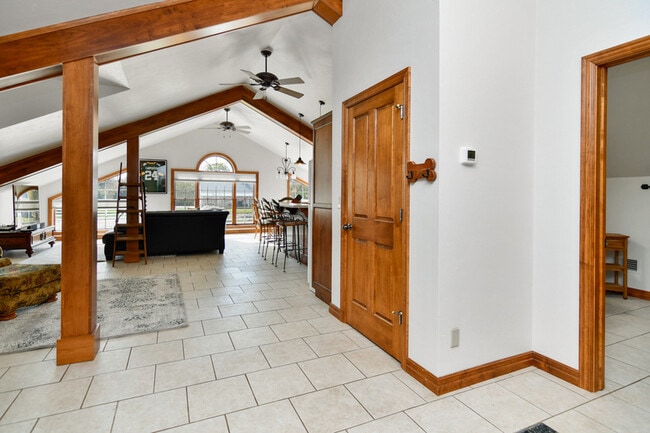 Building Photo - 1855 Cottonwood Ct