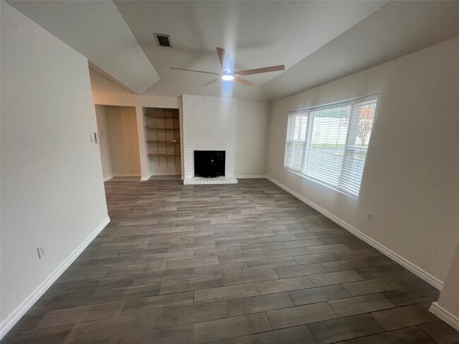 Building Photo - 14020 Schroeder Rd