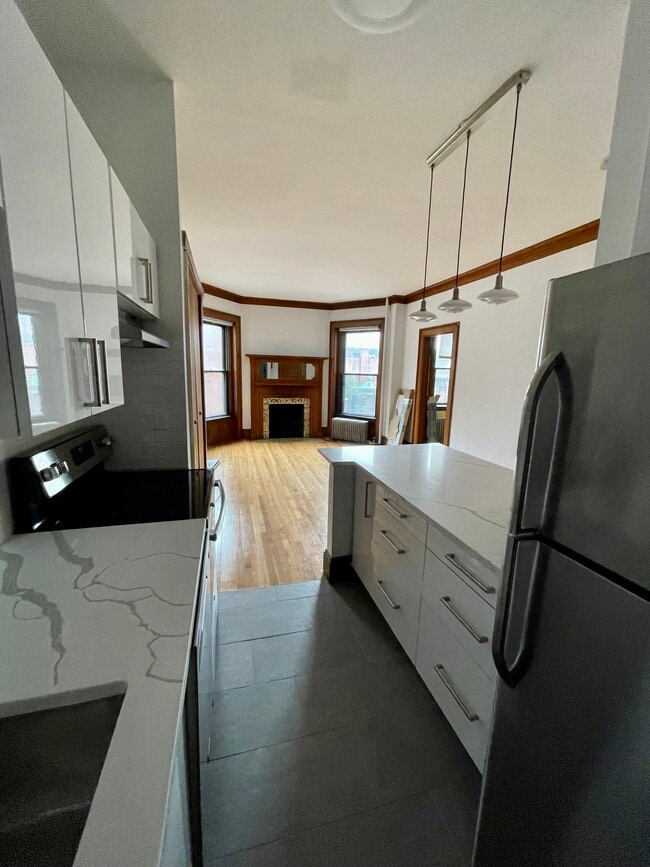 Building Photo - 845 Beacon St