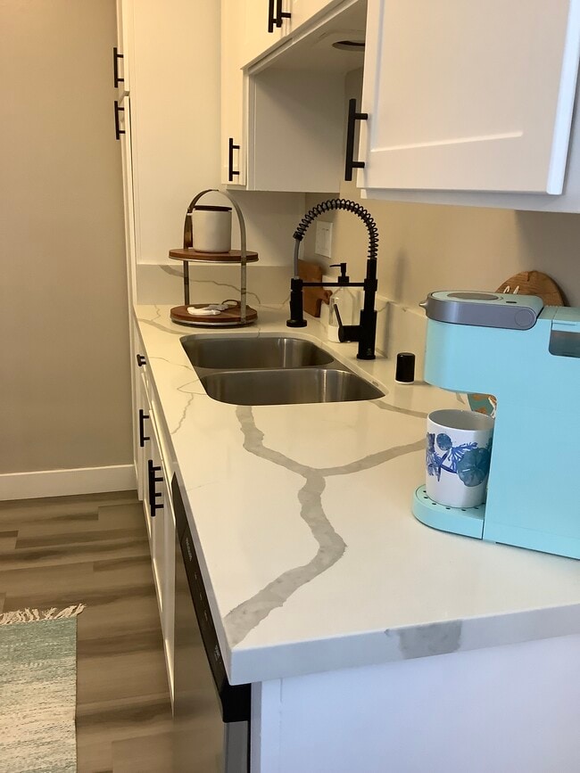 Building Photo - Carlsbad Coast