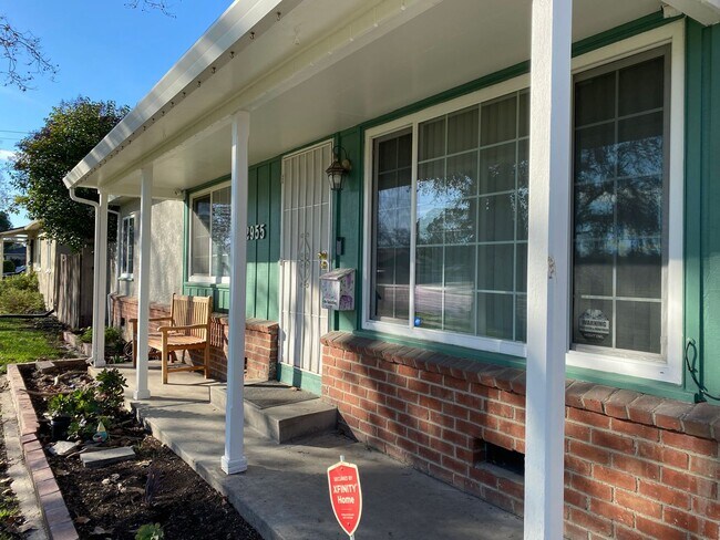 Foto del edificio - Nice 3 Bed, 1 Bath Home in the Country Clu...