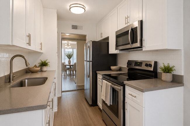 Building Photo - The Highland at Sherman Oaks