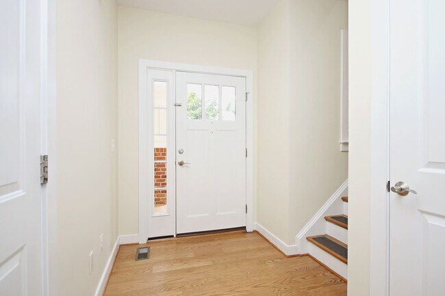 Foto del edificio - Dog-Friendly Brookwood Home Near UVA Medical Center & Downtown