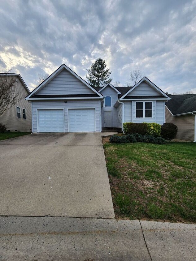 112 Woodcreek Cir, Swannanoa, NC 28778 House Rental in Swannanoa, NC