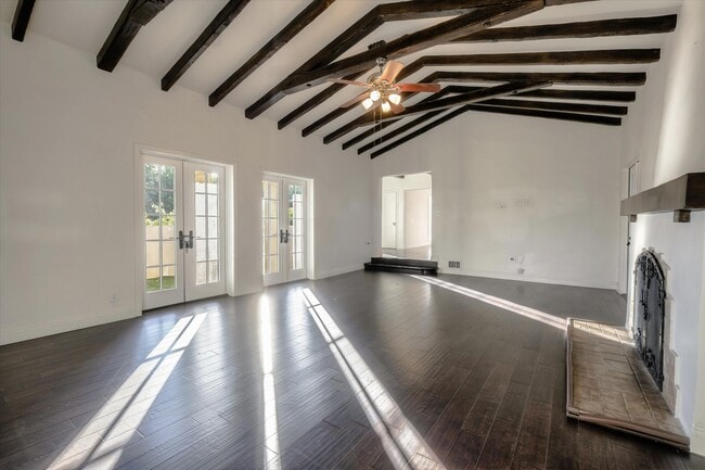 Building Photo - 366 S Crescent Heights Blvd