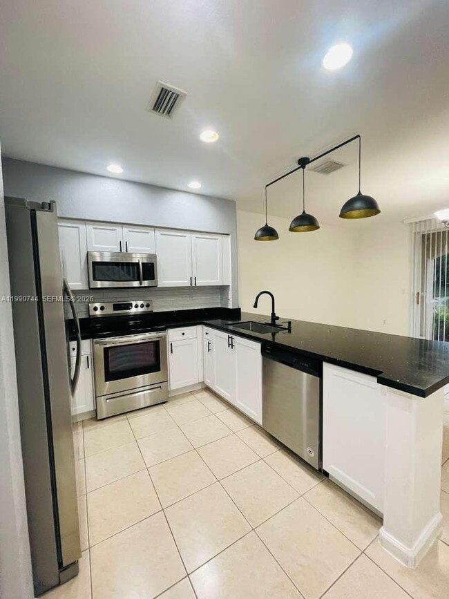 Foto del edificio - 8344 SW 27th St