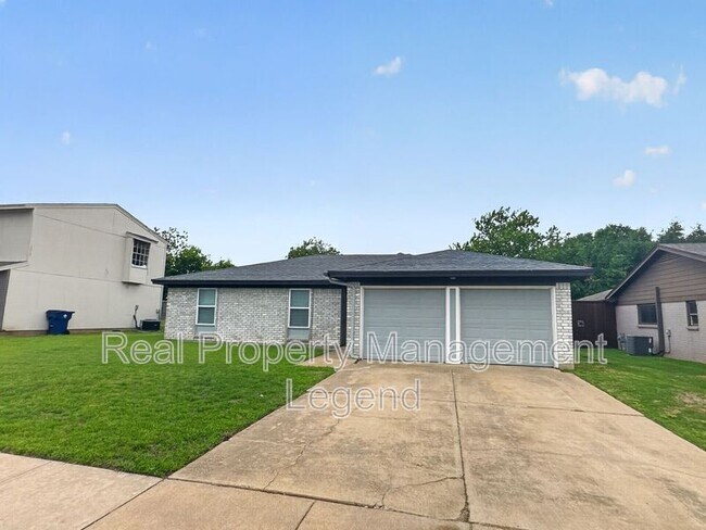 Building Photo - 109 N Heights Dr