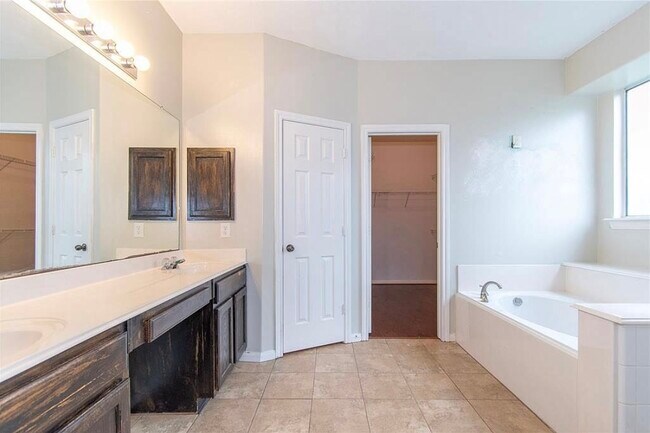 Master Bathroom - 18714 Racquet Sports Way