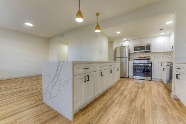 Building Photo - The Garden District Apartments