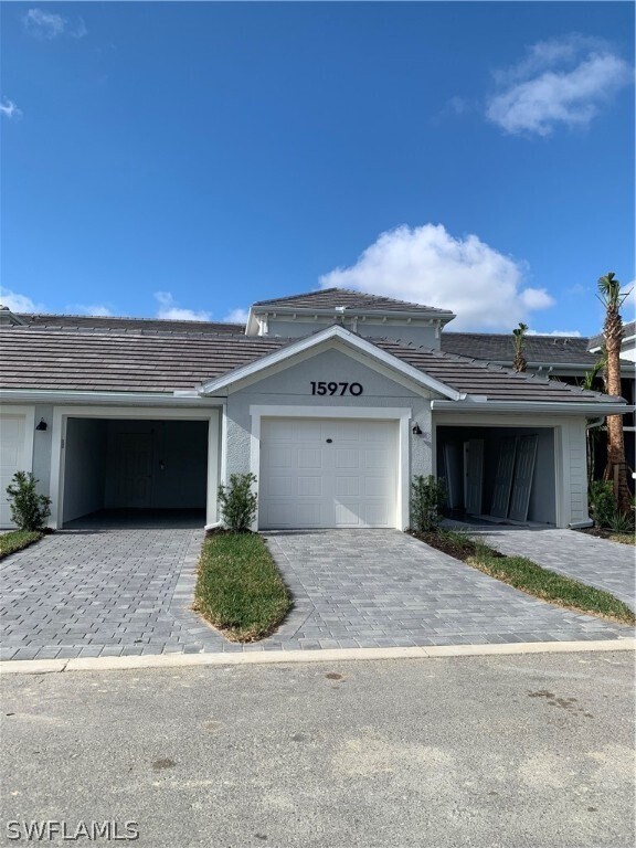 Foto del edificio - 15970 Grassland Ln