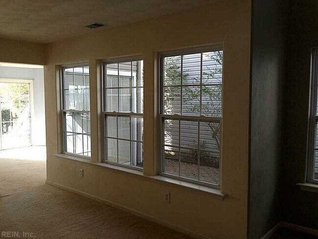 Building Photo - 5473 Bulls Bay Dr