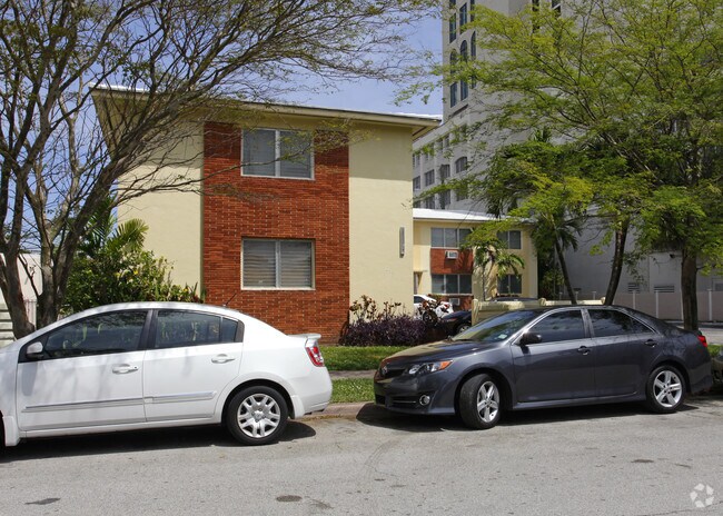 Building Photo - 211-215 Zamora Ave
