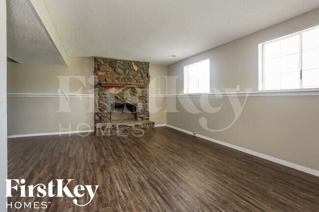 Foto del edificio - 4321 Castle Heights Dr
