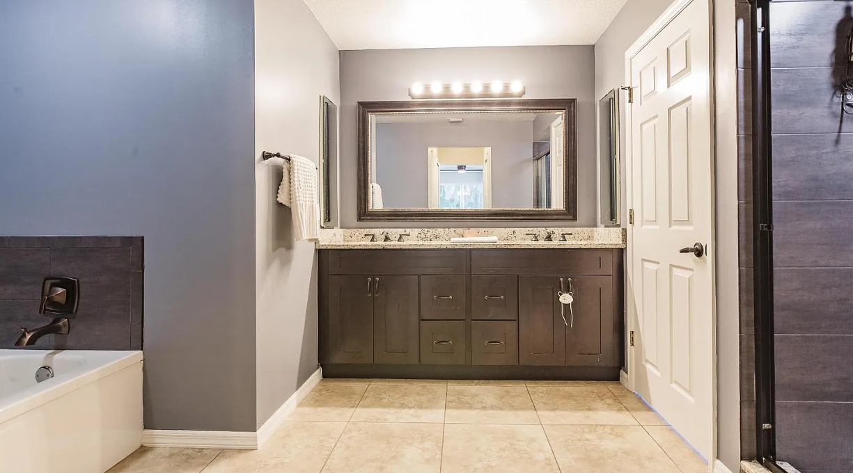 Foto del edificio - 14801 Royal Oak Ct