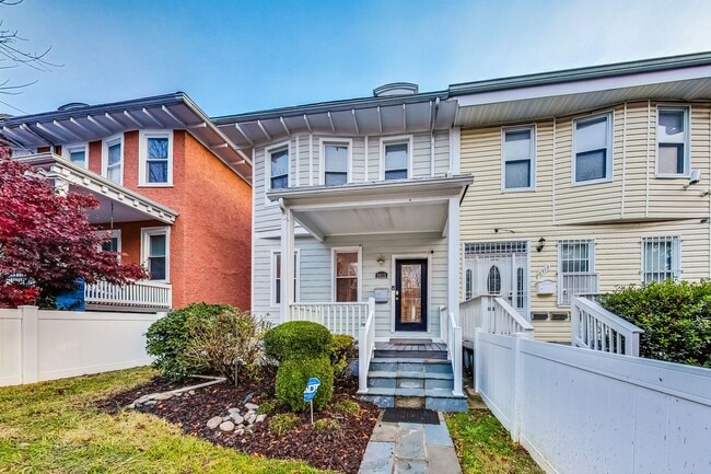 Beautiful TH - 4 bedroom + 3.5 BA - 7 mo -... - Beautiful TH - 4 bedroom + 3.5 BA - 7 mo -... House