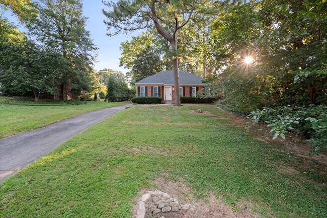 Building Photo - 3405 Hillvale Rd
