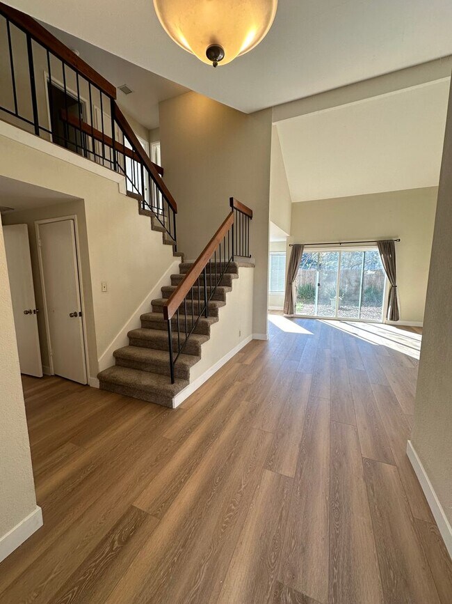 Foto del edificio - 3 Bed 2.5 Bath In Walnut Creek