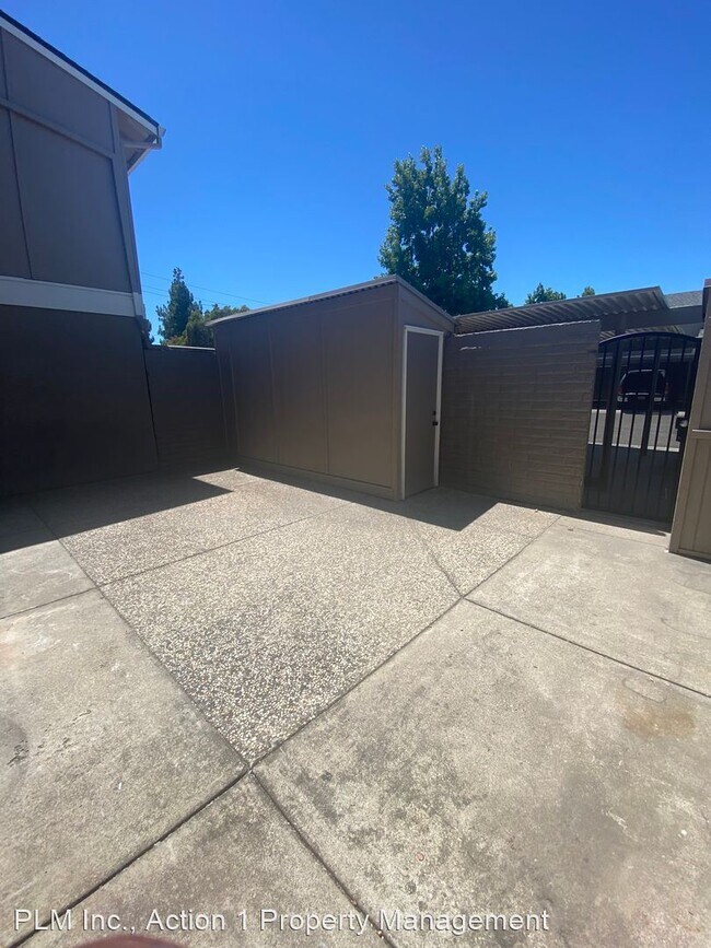 Building Photo - 2 br, 1.5 bath House - 3956 Lake TahoeTerrace