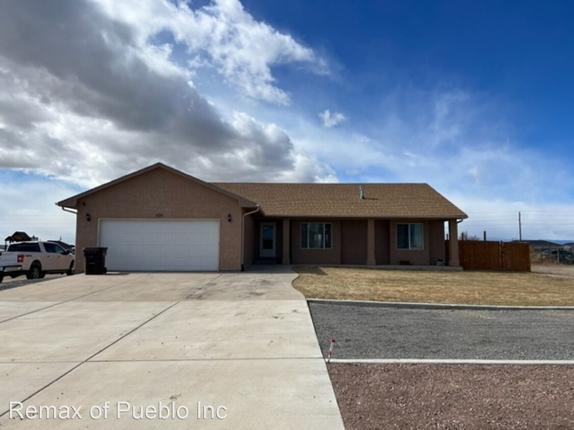 Primary Photo - 5 br, 3 bath House - 650 E. McClave Dr.