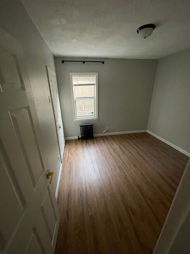 Dormitorio 1 - 884 River Ave