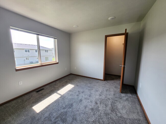 Building Photo - 5714 Radiant Pl