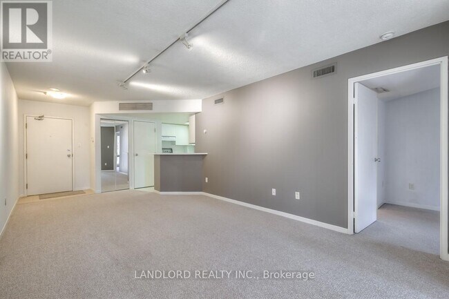 Photo du bâtiment - 1001 Bay St.