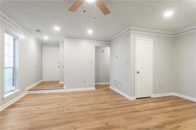 Building Photo - 1041 Plantation Way
