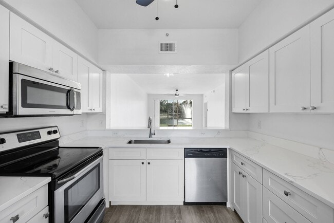 Building Photo - 3250 Cypress Glen Way
