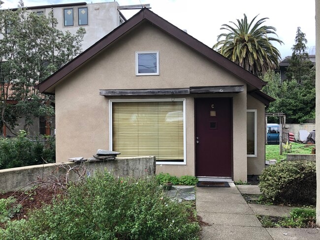 Front View of Cottage - 1546 Spruce St