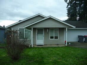 Building Photo - 1533 SW Pioneer Dr