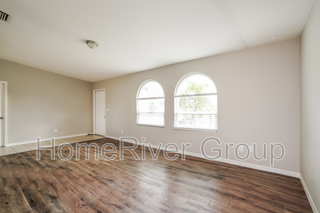 Foto del edificio - 902 SW 11th Ct
