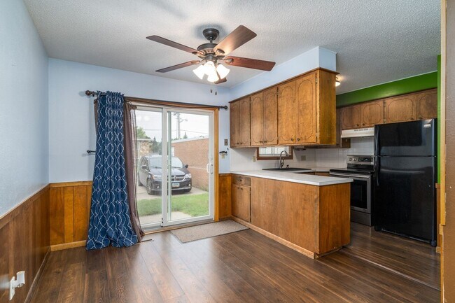 Building Photo - 2 Bedroom Condo in Grand Forks