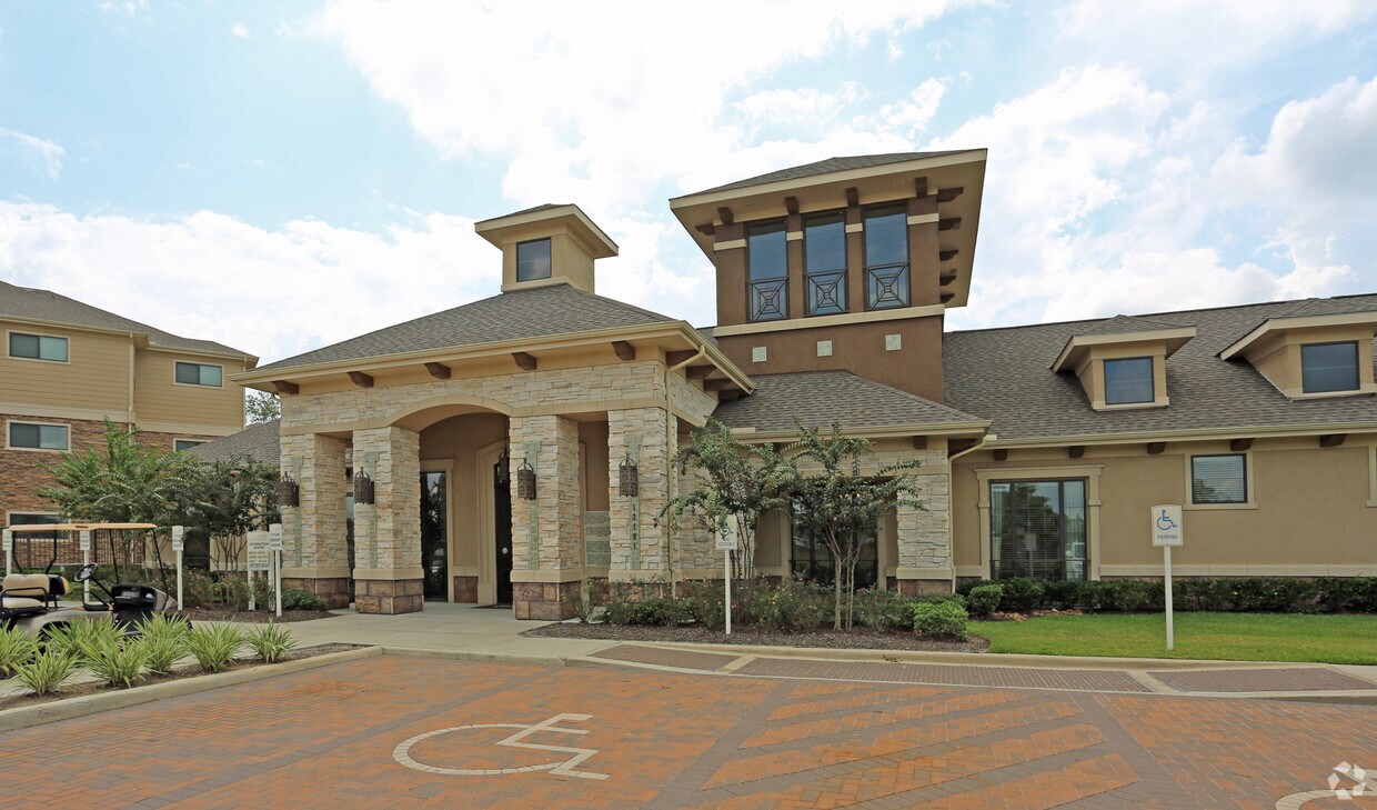 The Oaks at Northpointe Apartments in Tomball, TX