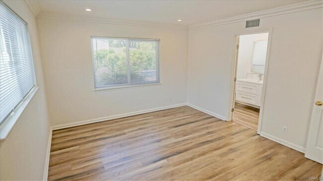Foto del edificio - 10901 Canby Ave