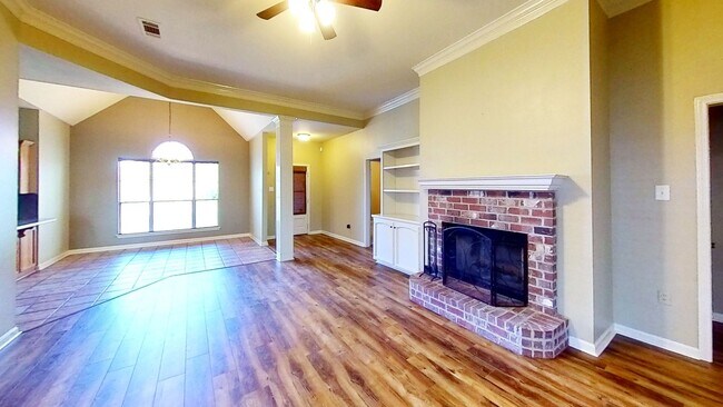 Foto del edificio - 14371 Whispering Oaks Dr