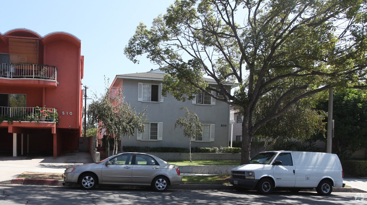 Foto del edificio - 500-502 E Cypress Ave