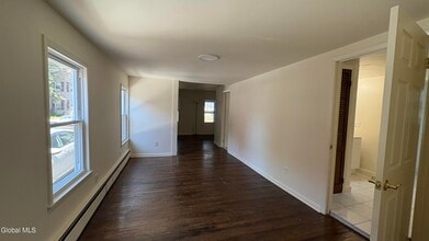 Building Photo - 165 Saratoga Ave