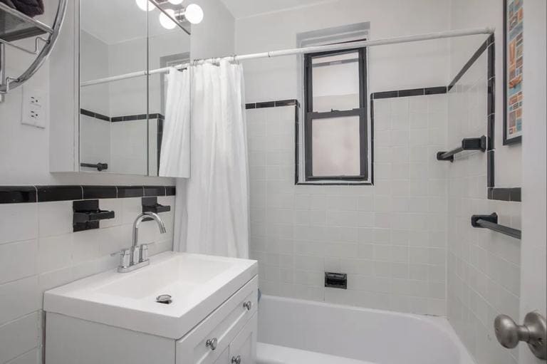 Foto del edificio - 54 E 8th St