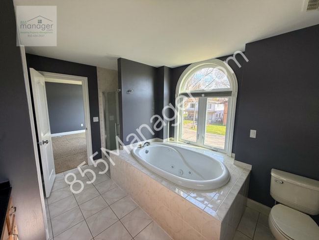 Building Photo - Explore a unique living experience in Keeg...