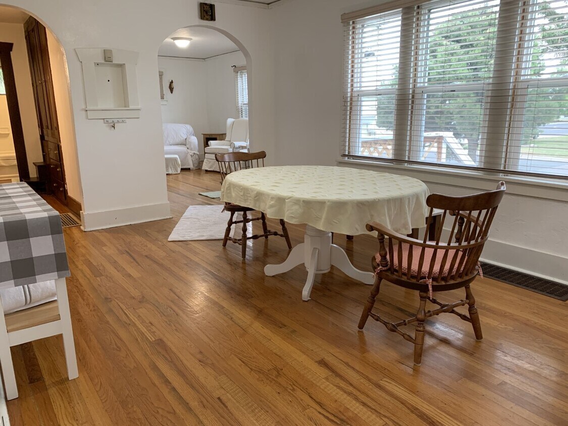 320 E 5th Ave Unit Fully Furnished Lower Apt, Cheyenne, WY 82001