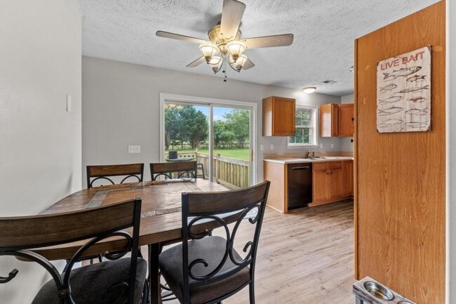 Building Photo - 121 Ashley Ct