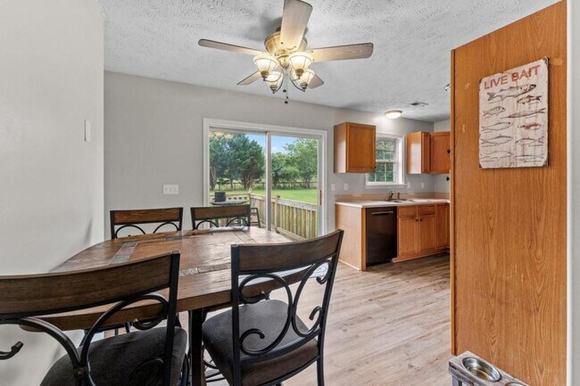 Foto del edificio - 121 Ashley Ct