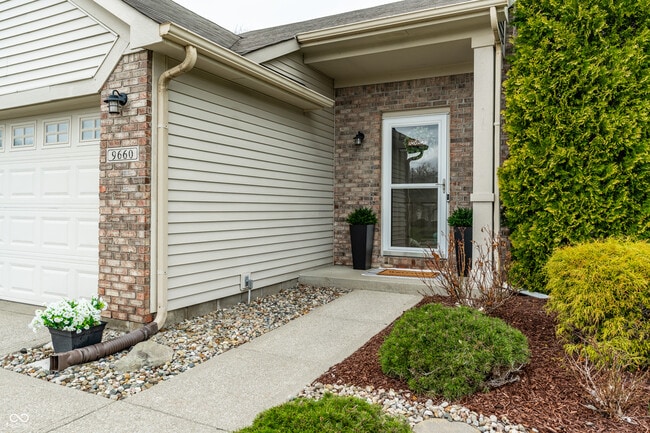 Building Photo - 9660 Overcrest Dr